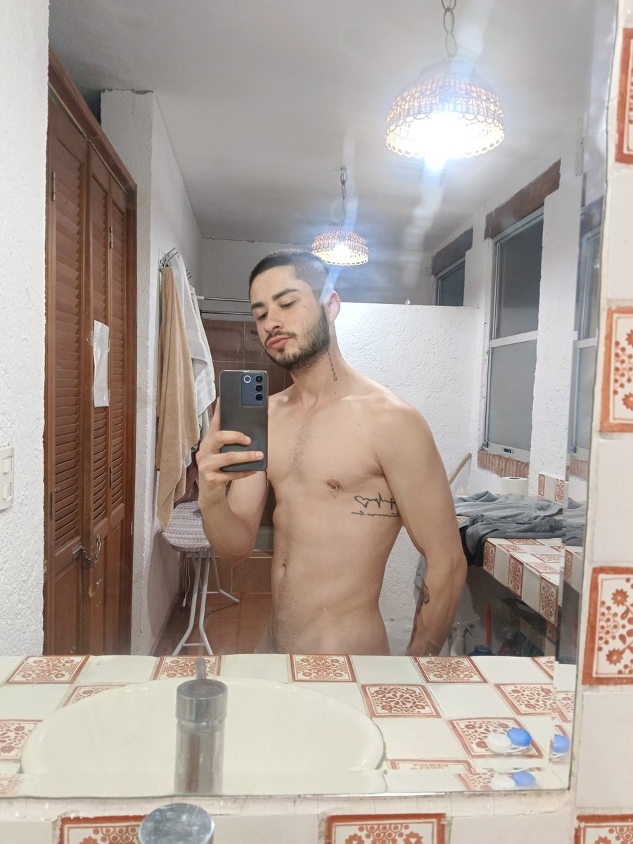 Apenas para hacer unos masajitos 😏😈
Quién va querer el suyo? 💦🥵
DM!