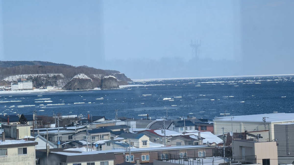 kagariya47's tweet photo. 遅めに来た流氷いつまでいてくれるかな😊
#北海道 #オホーツク #網走 #流氷 https://t.co/ZJBFgwop4V