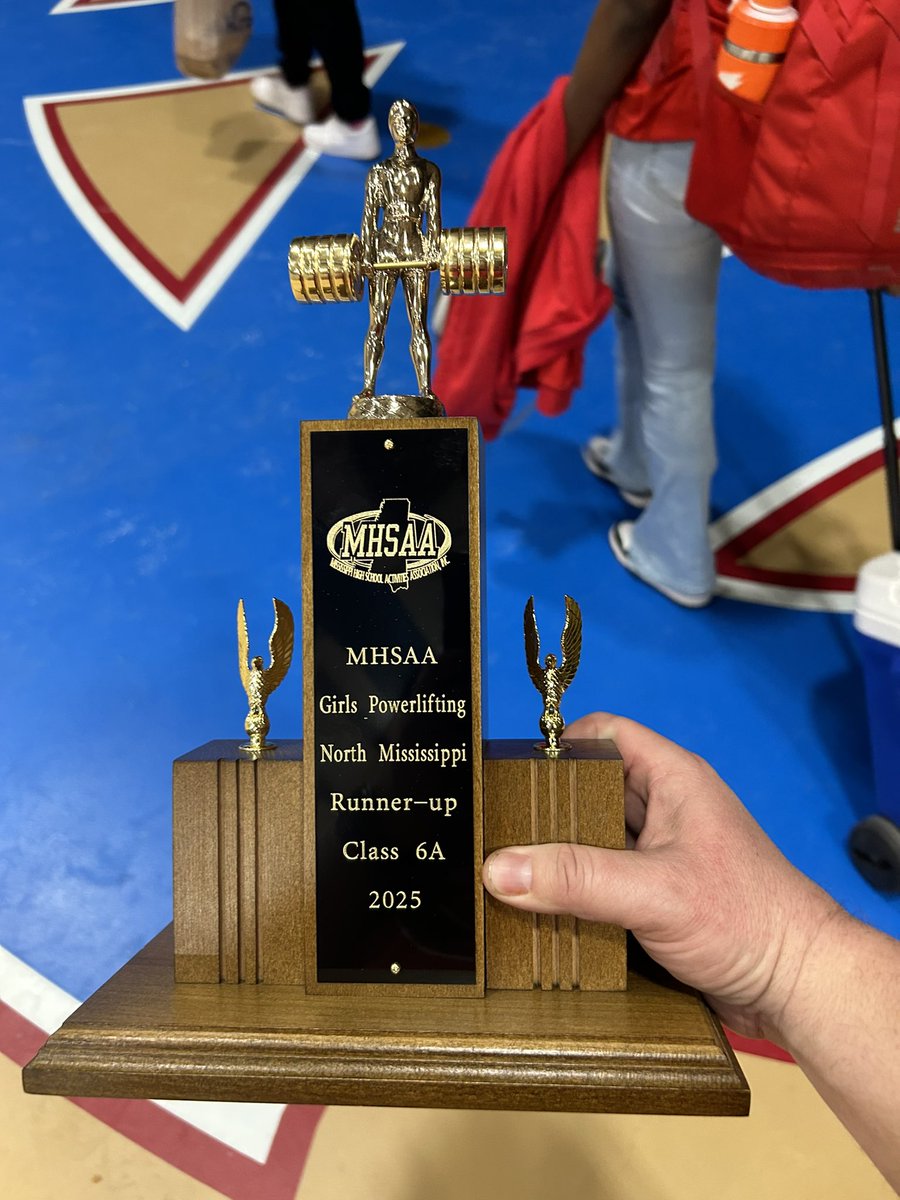 Congratulations to our PowerLifters!!RunnersUp at North Half!! #RespectTheHill🏋🏽‍♀️