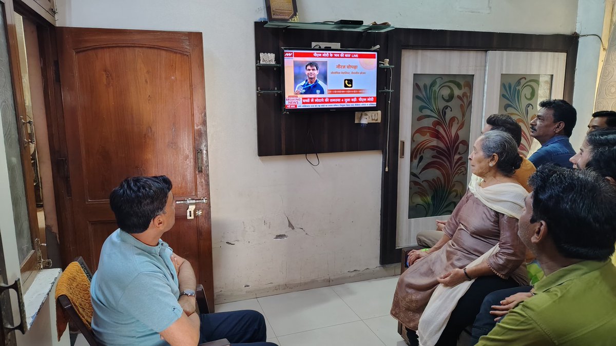 मन की बात
आज मन की बात कार्यक्रम बूथ क्रमांक 196 वार्ड क्रमांक 22 में श्रीमती दुर्गा गेलानी  जी के निवास पर सुनी । इस दौरान वार्ड पार्षद सभापति श्रीमती गीता देवेंद्र पटेल, बूथ अध्यक्ष मानसी गेलानी, अनिल गेलानी  व w यादव, रोहित सप्रे, ऋषभ दुबे मौजूद थे।