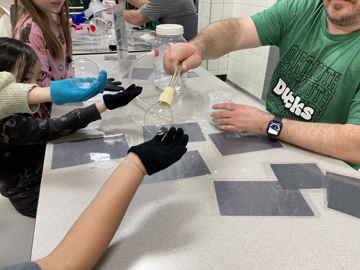 MusserRachel's tweet photo. STEM Night at DME was amazing!
⁦@RISDLeadandInt⁩ #RISDBeTheOne
#DmeElemRISD https://t.co/UKGYXuIze5