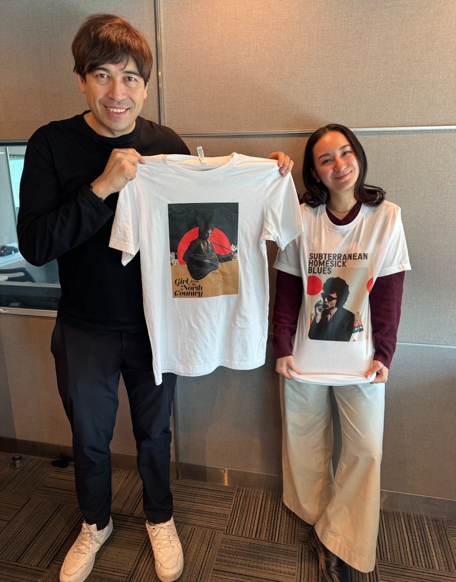 映画「名もなき者／A COMPLETE UNKNOWN」の Tシャツとトートバッグを