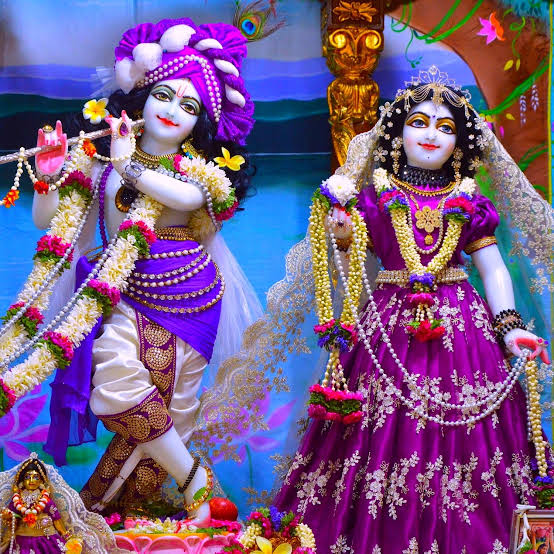 “श्रीकृष्ण कहते हैं कि शिक्षा केवल पुस्तकों तक सीमित नहीं है, बल्कि यह जीवन के हर पहलू में है।”
#शुभ_प्रभात_वंदन
#जय_श्री_राधे_कृष्ण