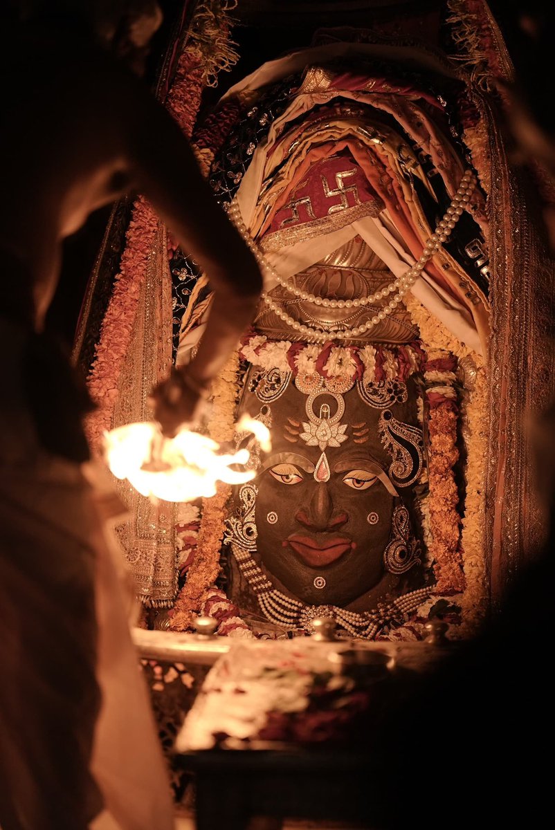 imohannarayan's tweet photo. बोलो महाकाल राजा की जय 🚩

आप सभी परिवारजनों को महाशिवरात्रि की अनंत शुभकामनाएं ✨

बाबा महाकाल का शुभाशीष अपने सभी भक्तों पर बना रहे 🙌🏻

#SHIVA #Shivaratri #MahaShivaratri2025 https://t.co/Oir5iMc91C
