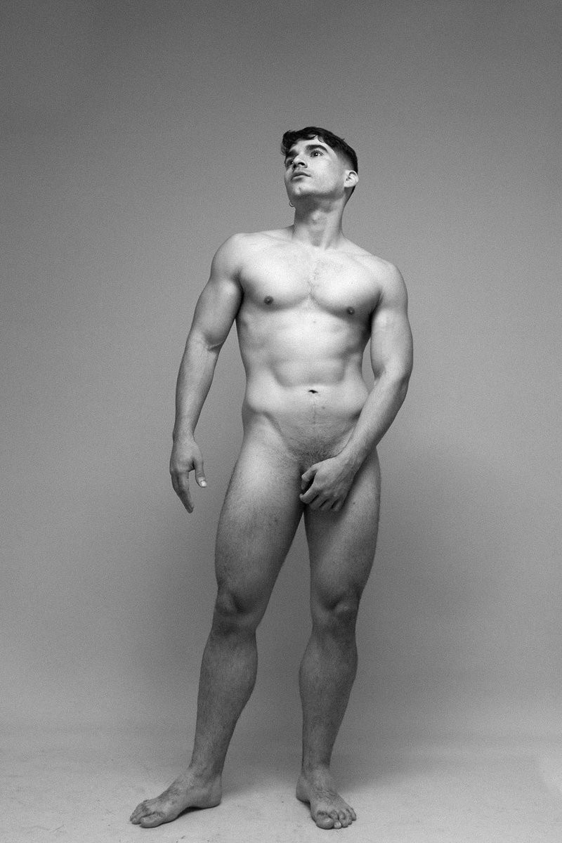 DirectorXpe's tweet photo. Male Beauty 🔥 https://t.co/LBaTFHsyhW