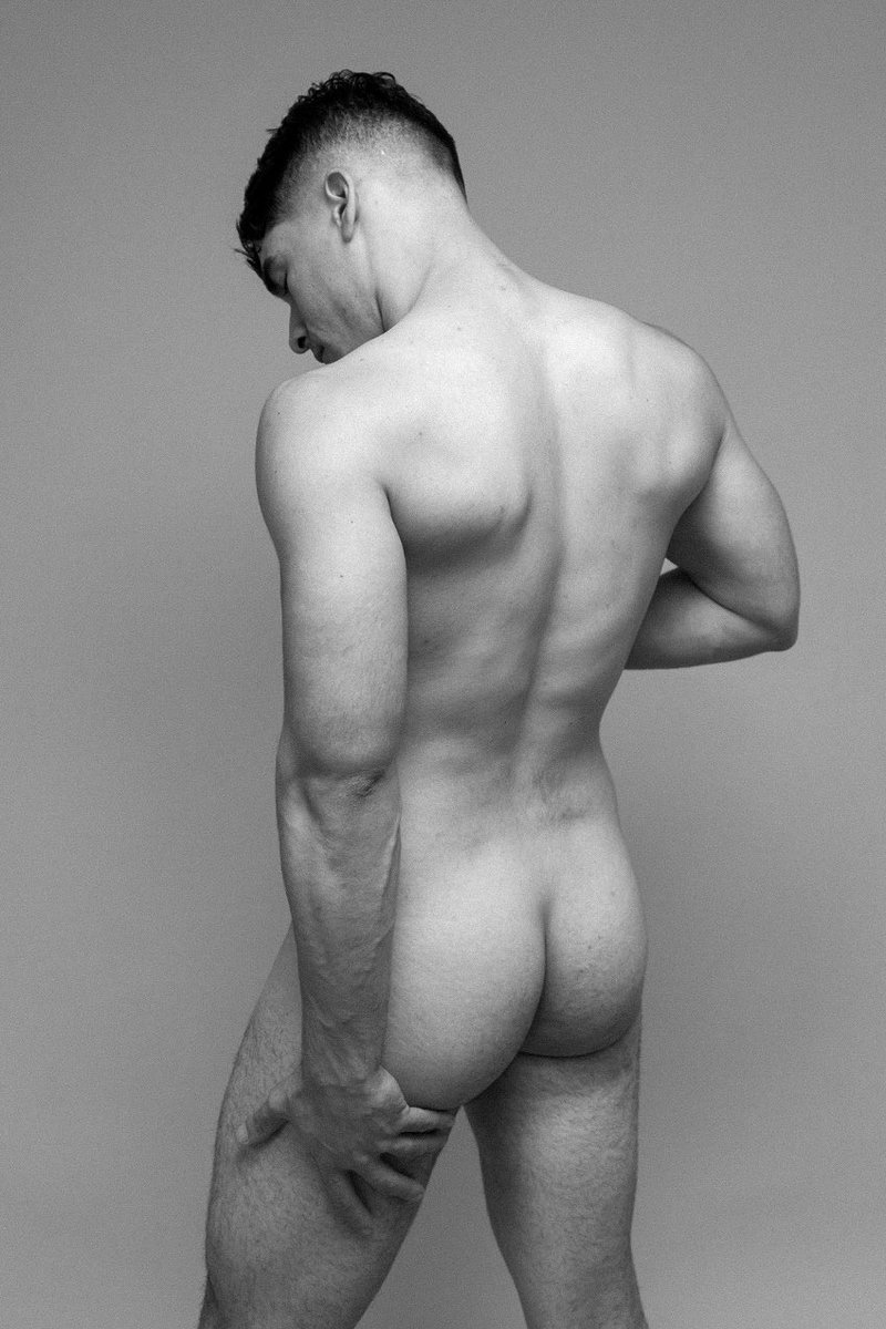 DirectorXpe's tweet photo. Male Beauty 🔥 https://t.co/LBaTFHsyhW