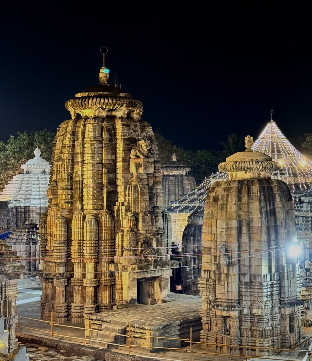nupur_uk's tweet photo. #happymahashivratri🙏 #shivratri2025 .. Lingaraj Temple (11th-century )gem stands as a breathtaking tribute to Lord Shiva.With its towering spire and intricate carvings,, drawing thousands of devotees #LordShiva #Bhubaneswar #Orissa #templesofindia #asiprotected https://t.co/sPPidrD98k