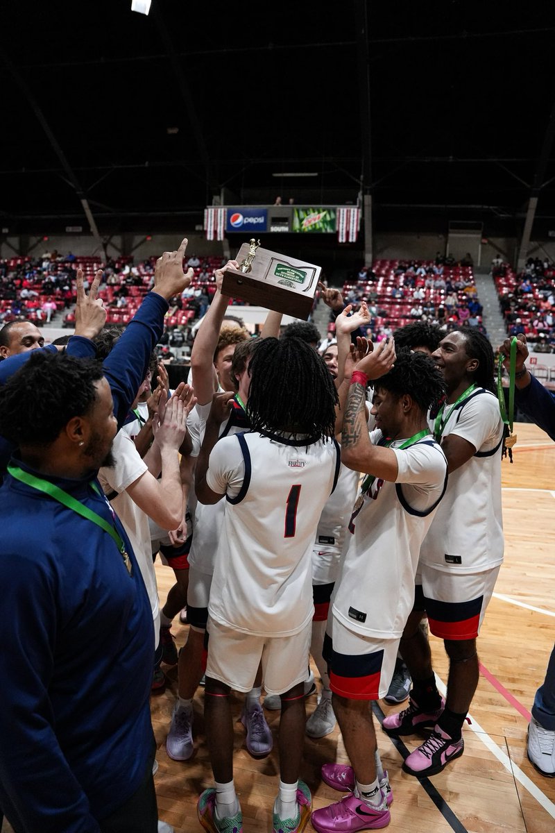 District Champs: Bishop Hartley 65, Walnut Ridge 53

Hawks hold off a second-half push from the Scots with big performances from the Calloway brothers, Marcus Hemphill and Carson Svetek

My recap on their second straight district title
⬇️
bit.ly/418dBde