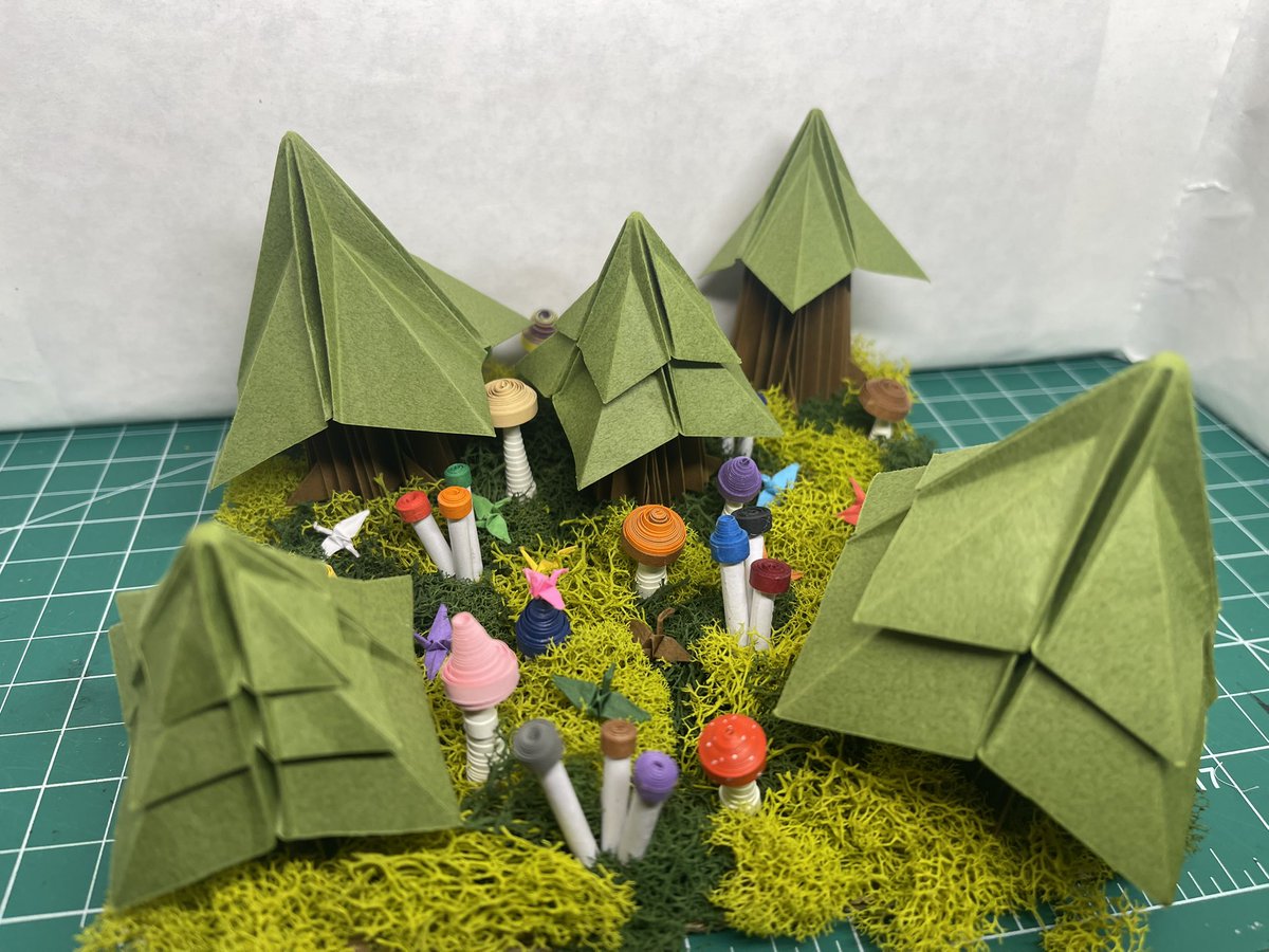 PaperPerci's tweet image. Here’s a lil craft I made as a gift for a friend. Wrote a haiku to go along with it. 

In the Fake Forest
On a Quest for Happiness
Fun Guy Foraging