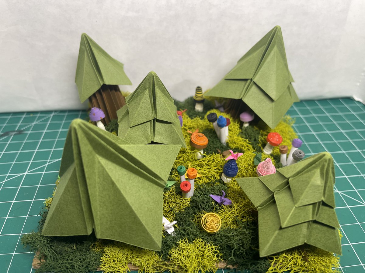 PaperPerci's tweet image. Here’s a lil craft I made as a gift for a friend. Wrote a haiku to go along with it. 

In the Fake Forest
On a Quest for Happiness
Fun Guy Foraging