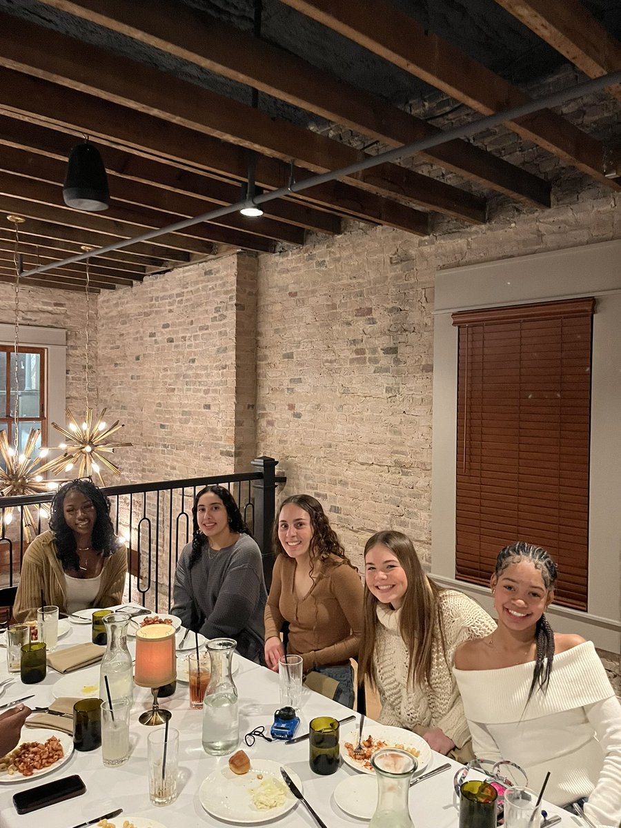LEASON3's tweet photo. Huge thank you to @vallozzisversailles and Pure Mechanical for providing a pregame meal for our team and coaches tonight, in preparation for our district tournament tomorrow. Our players had a great time eating and fellowshipping with one another. Thanks for the support. 🖤💛🐝 https://t.co/DLPuZgBppd