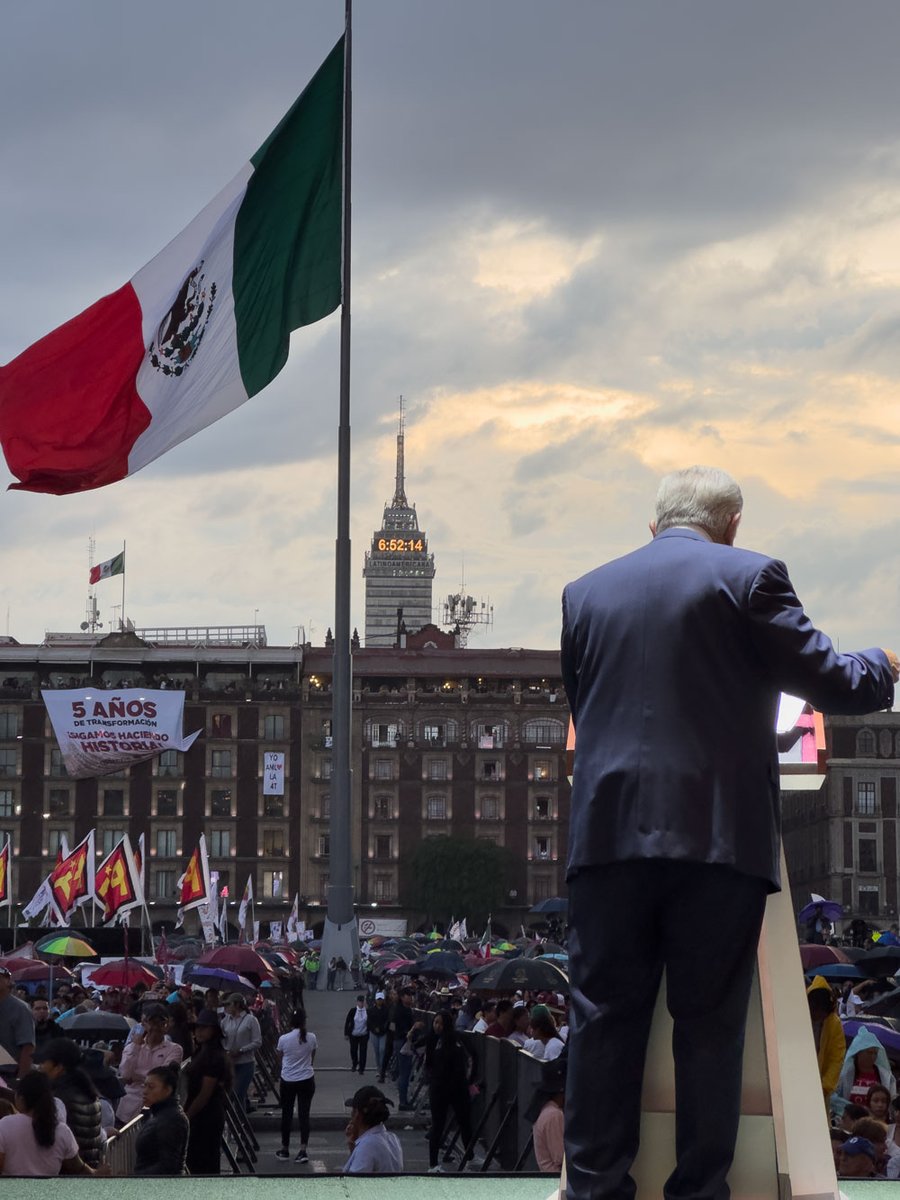 Froji_MX's tweet photo. AMLO 🧓 aprovechaba fechas importantes para hacer estos eventos encabezando 14 #AMLOFest durante su sexenio. Sin embargo, el @GobiernoMX desconoce 🤷 cuánto se gastó en realizar la mitad de ellos.
Mientras que para la otra mitad se desembolsaron más de 17.3 millones de pesos 💸. https://t.co/ICiJaKAYJ7