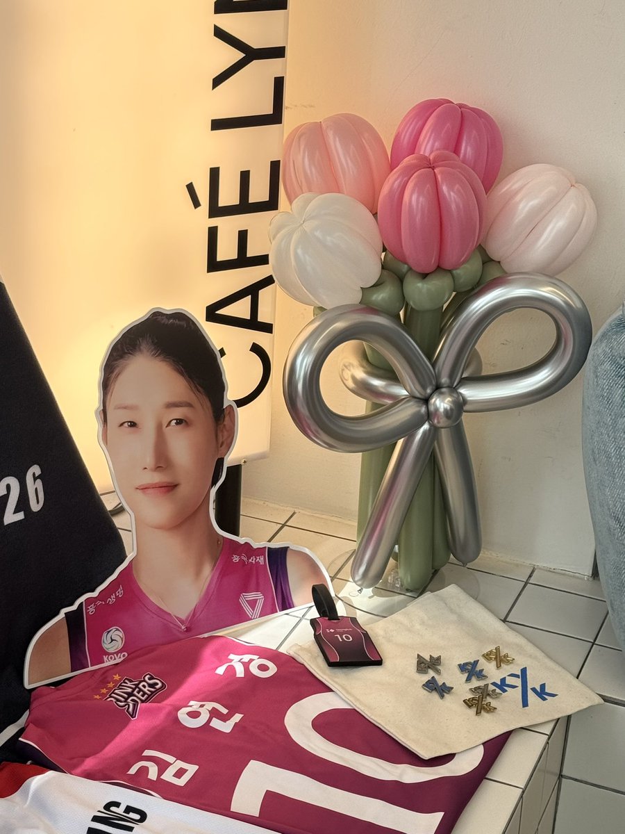 HBD_KOUNG's tweet photo. 금일 준비된 선착특전, 연력, 뱃지 모두 소진되었으니 방문 시 참고 부탁드립니다. (종이컵, 엽서 수량O) https://t.co/BzTojZv3xg