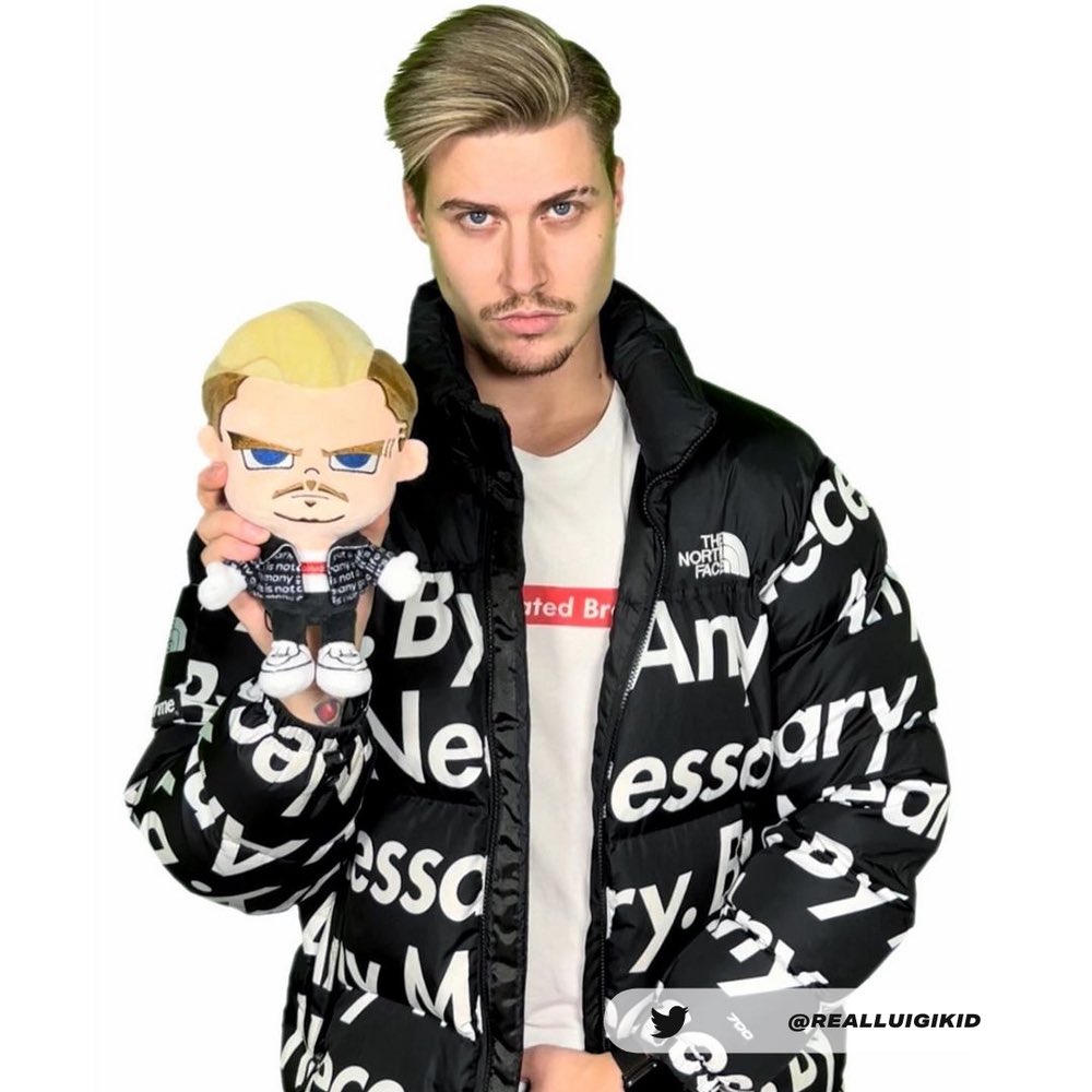 ram_cd458's tweet photo. Why Luigikid looks so cold in every photo he’s in bro got that shit on 😭 https://t.co/9iDTuXWEZn