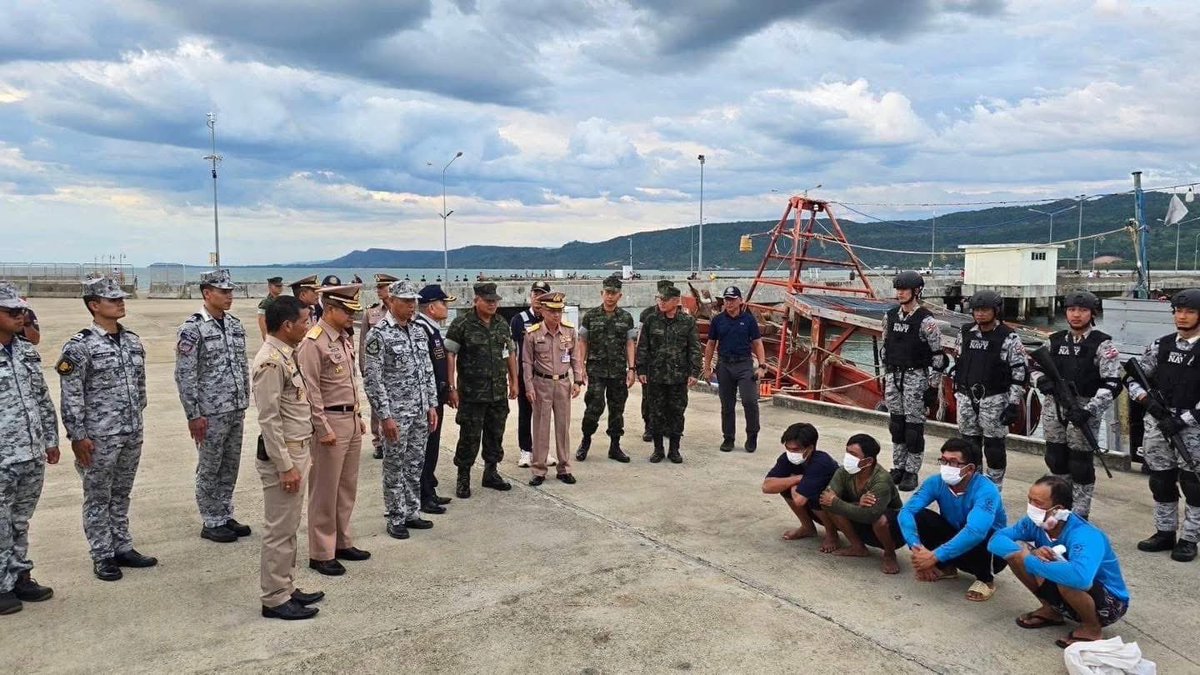 Thai_mecc's tweet photo. ศรชล. ร่วมกับ ทัพเรือภาคที่ 1 จับกุมเรือประมงต่างชาติรุกล้ำเข้าทำการประมงในเขตน่านน้ำไทยจำนวน

อ่านเพิ่มเติม : https://t.co/wSVpe3Wj89

#ศรชล
#thaimecc
#ทัพเรือภาคที่1
#ศรชลภาค1
#thaimecc1 https://t.co/dBla7vn12D