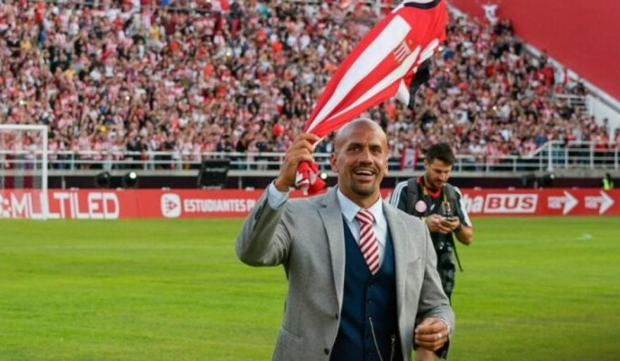 TermoEDLP's tweet photo. Juan Sebastian Verón hay uno solo. Excelente jugador y dirigente. No todos cumplen las 2... https://t.co/K2vsizh0S5