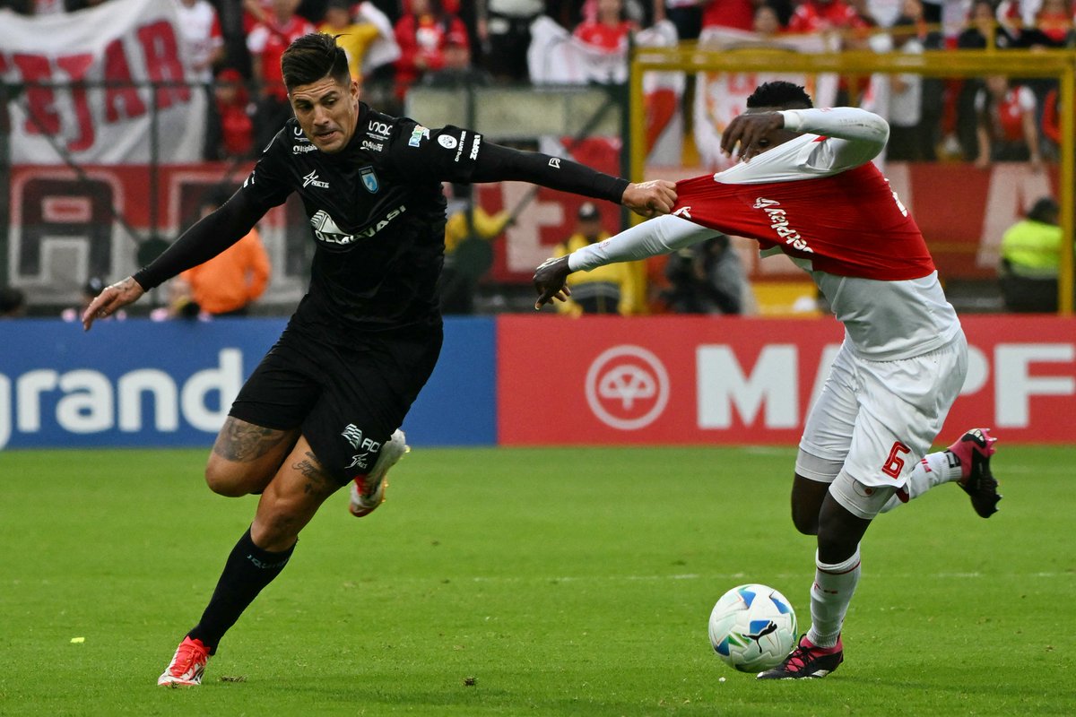 Alianza Lima 🇵🇪 eliminó a Boca Juniors 🇦🇷 de la Libertadores y ahora jugará con Dep. Iquique 🇨🇱 la Fase 3.

Palacios fue titular en el Xeneize, mientras que Alarcón entró en el 2T y anotó en la definición a penales.

Con este resultado, Boca se quedó sin LaLi y sin Sudamericana.