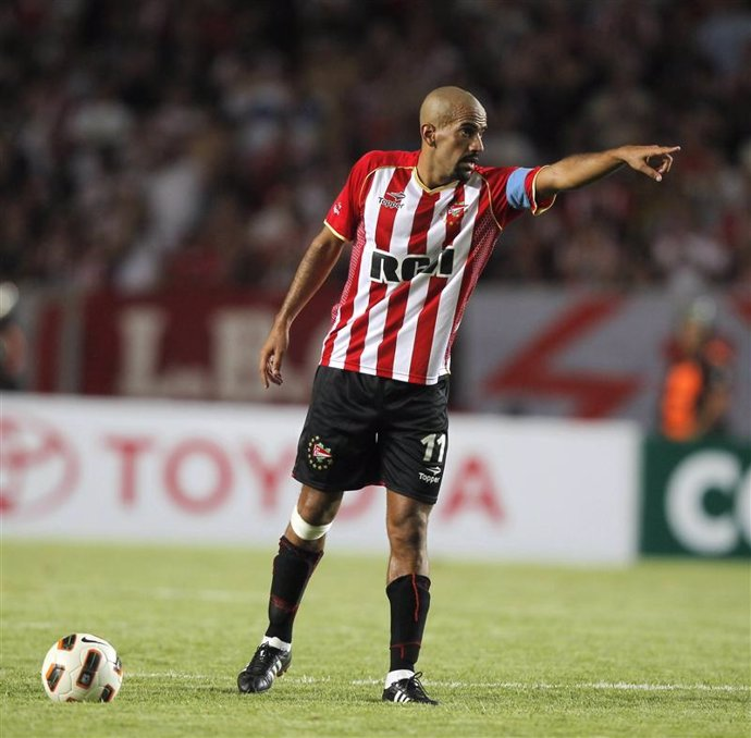 TermoEDLP's tweet photo. Juan Sebastian Verón hay uno solo. Excelente jugador y dirigente. No todos cumplen las 2... https://t.co/K2vsizh0S5