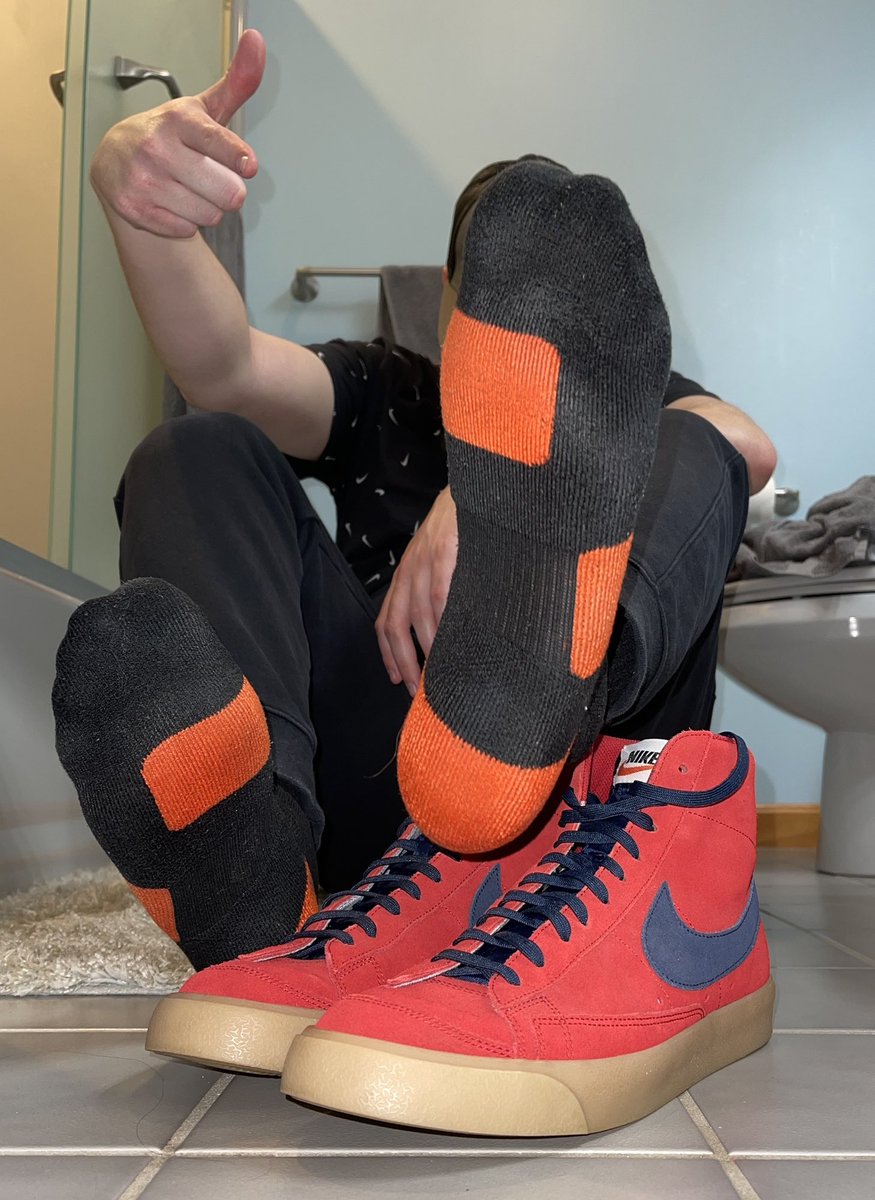 Another throwback - don’t be shy you can rest your head/face up against my big socked sole 👀
