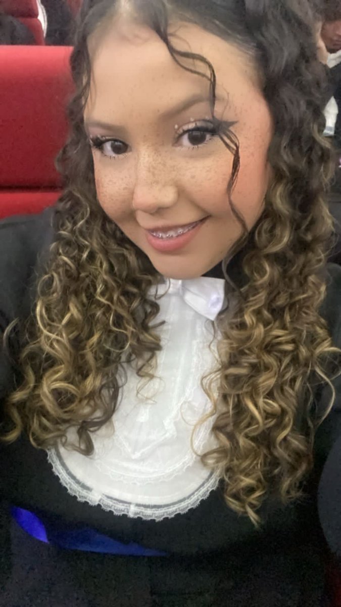 luavyn's tweet photo. EU EU ME FORMEI 🥺🎓 https://t.co/rpRFbY30de