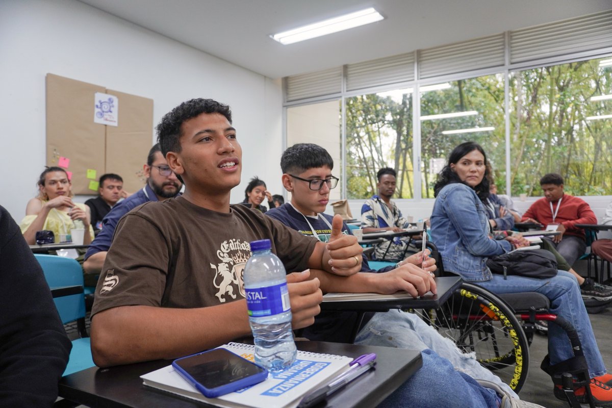 ygi_colombia's tweet photo. Construir ciudades saludables empieza con la participación de quienes las habitan. En este segundo encuentro con @OPSOMS_Col, jóvenes líderes de diversos espacios compartieron experiencias y reflexiones clave sobre salud urbana y gobernanza. ¡Sigamos transformando juntos! https://t.co/VtuFFqVhWr