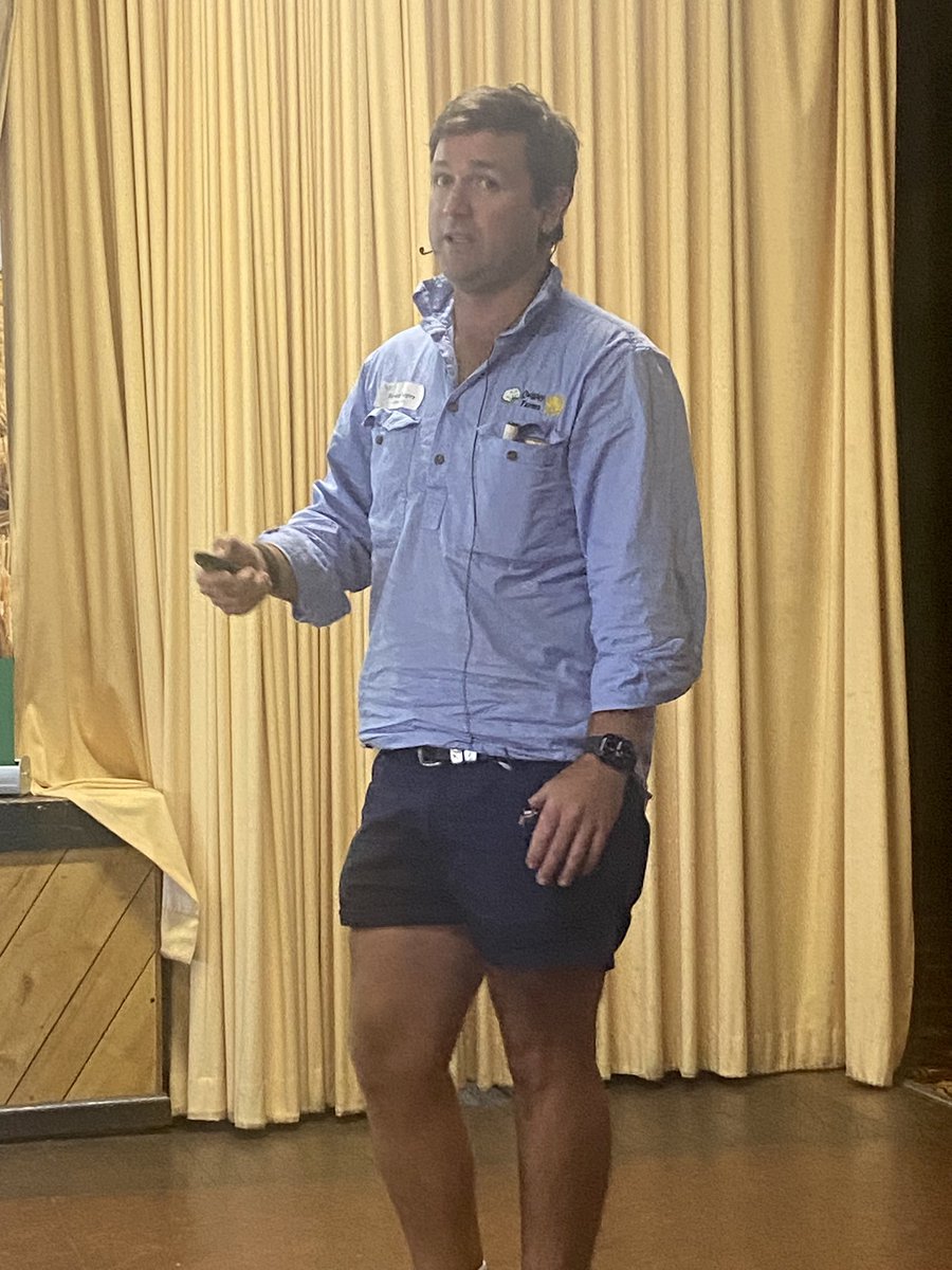 👍So it’s not just the GOA staff presenting <a href="/theGRDC/">GRDC</a>  updates at #Nyngan today. 
Board member Ritchie Quigley talking about his grower experience with lime application with variable rate (VR). 

🧪 Soil tests:  know what your pH levels are.
🚜 Use Management zones.
😉 Don’t