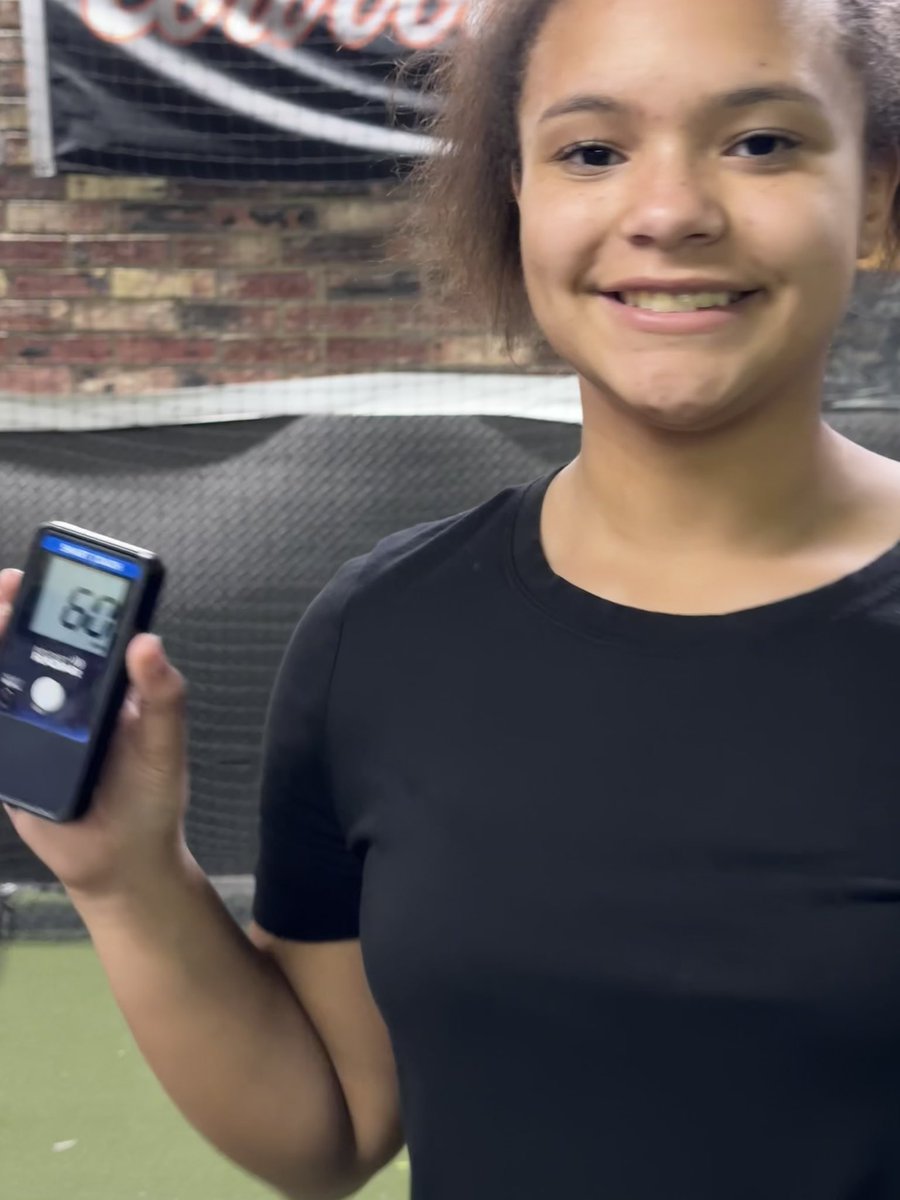 Olivia_Hampton9's tweet image. Hitting lesson with @whitney_15 tonight!  Checked exit velo for the first time at lessons and set a PR of 60. Working on a strong lead hand and keeping my head from jerking. #HittingLesson #Hit #Softball #OZoneSoftball