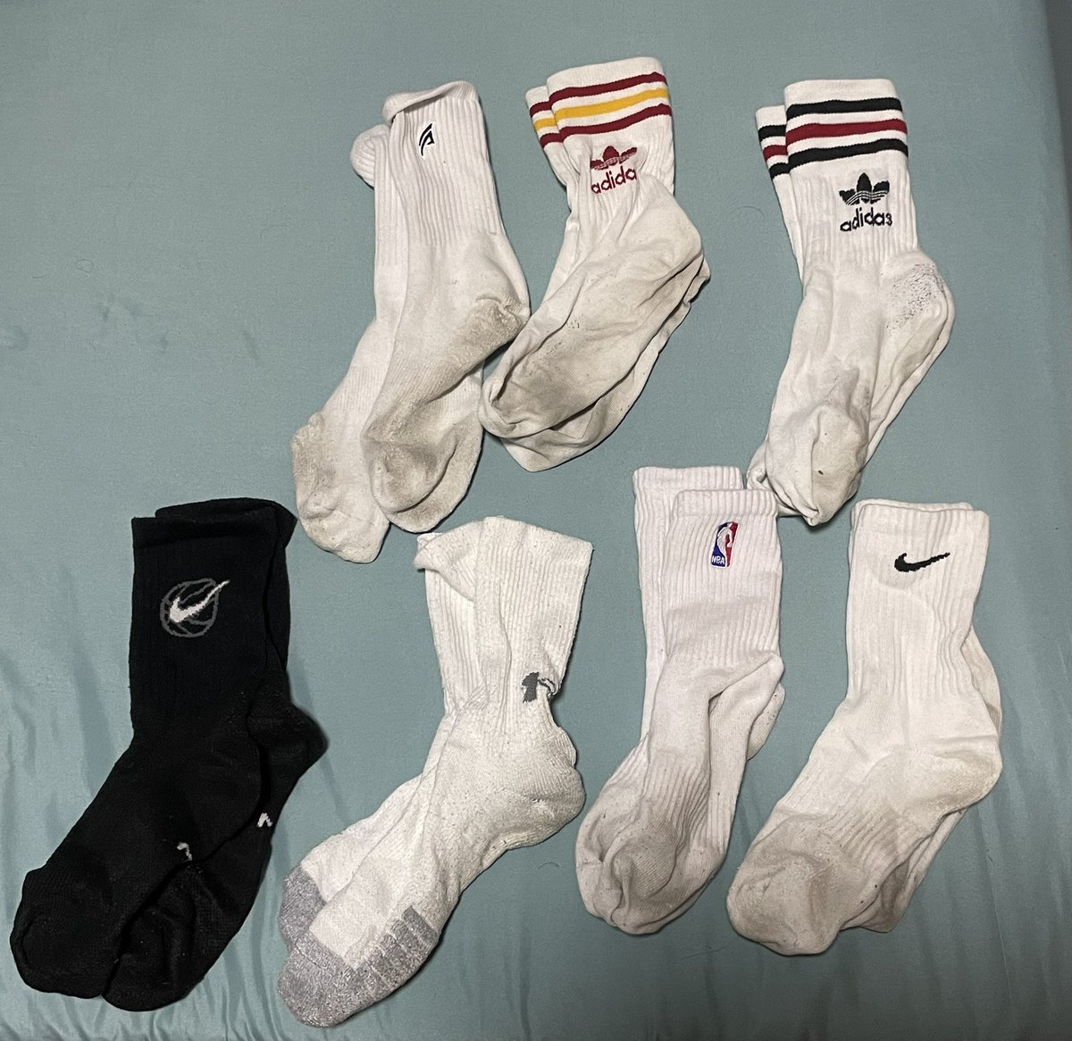 Sam_Hlin's tweet photo. 有人想買我的襪子嗎😂
整理了一下 發現超多不穿的🤪 https://t.co/vZiPmJI9mW