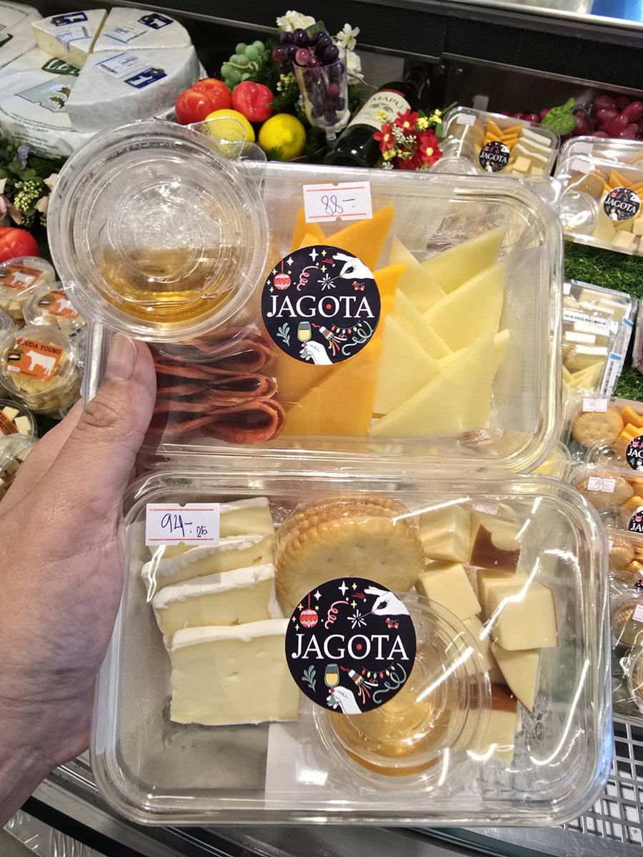 Sararat4993's tweet photo. เจอชีสบอร์ด ไม่ถึง1แบงค์แดง‼️🧀🥓
🥨🥓 กำเงินไปห้างแค่1แบงค์แดงก็ได้กินชีสบอร์ดแล้วว 
พิกัดห้าง📍Go Wholesale
#ชีสบอร์ด #Gowholesale #ชีส https://t.co/YYJ8y7Lo8S