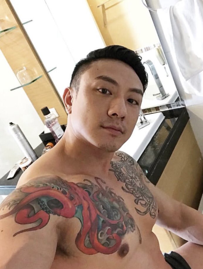 yming5520's tweet photo. 下午咖啡館坐會，有約的嗎？
#咖啡館#男神#gay https://t.co/sfBmfTBpN8