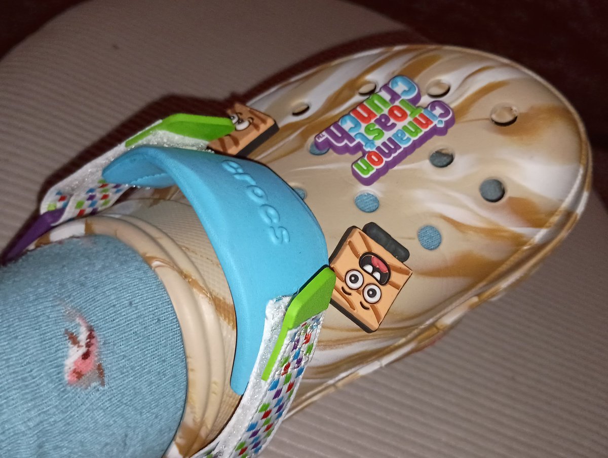 2005Daddyj's tweet photo. #BHMKOTD25 Y'all foot em sports mode or nah? Crocs x Cinnamon Toast Crunch. Hate I didn't get the special box #MoveAndShake @JerLisa_Nicole #KOTD #FootWhere Tyde of these 1 legged days ๐ฉ๐ฉ๐ฉ https://t.co/PMLzdLXthf