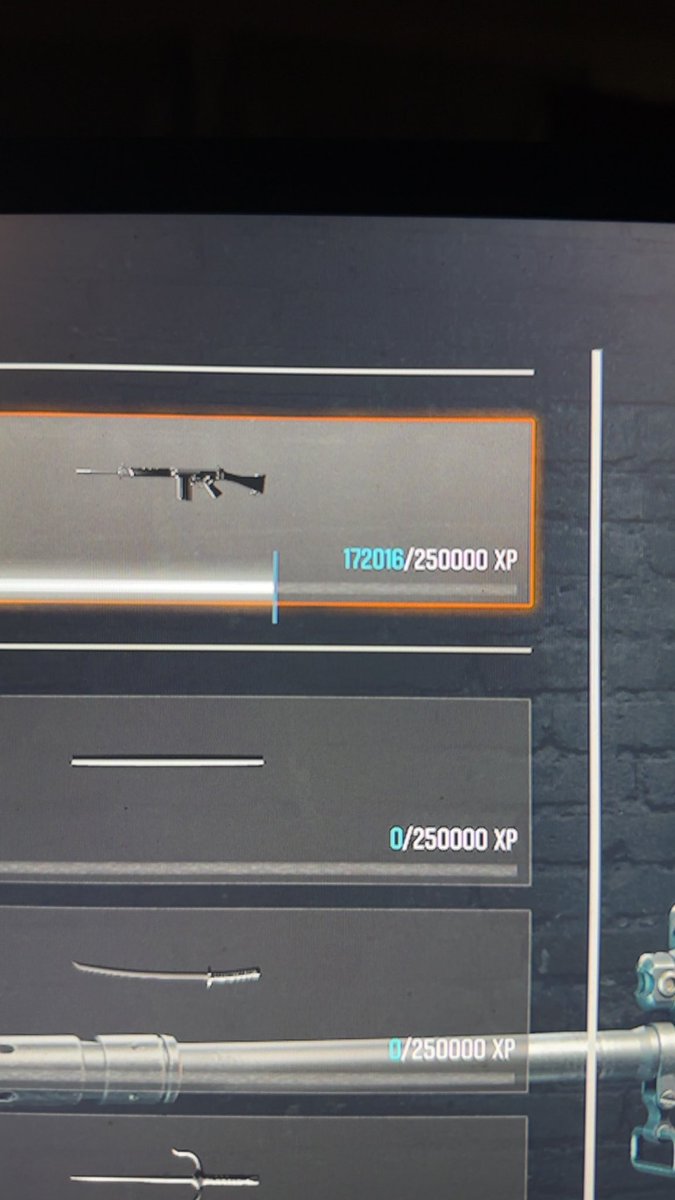 IamDhowe's tweet photo. @Treyarch @Activision I’m bout over this y’all come on. I just ran a long zombies match for nothing. 
I’m trying to finish unlocking the TR2. My progression from last night saved for my session today. 
Why didn’t the xp I just got, record in my challenges towards this?
No change. https://t.co/W69mVOrn5J