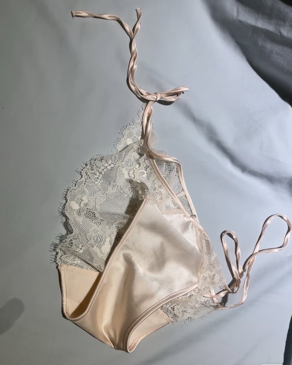 楼下抽了三根烟都想不明白 为什么有了老公不能有男朋友🤦🏻‍♀️