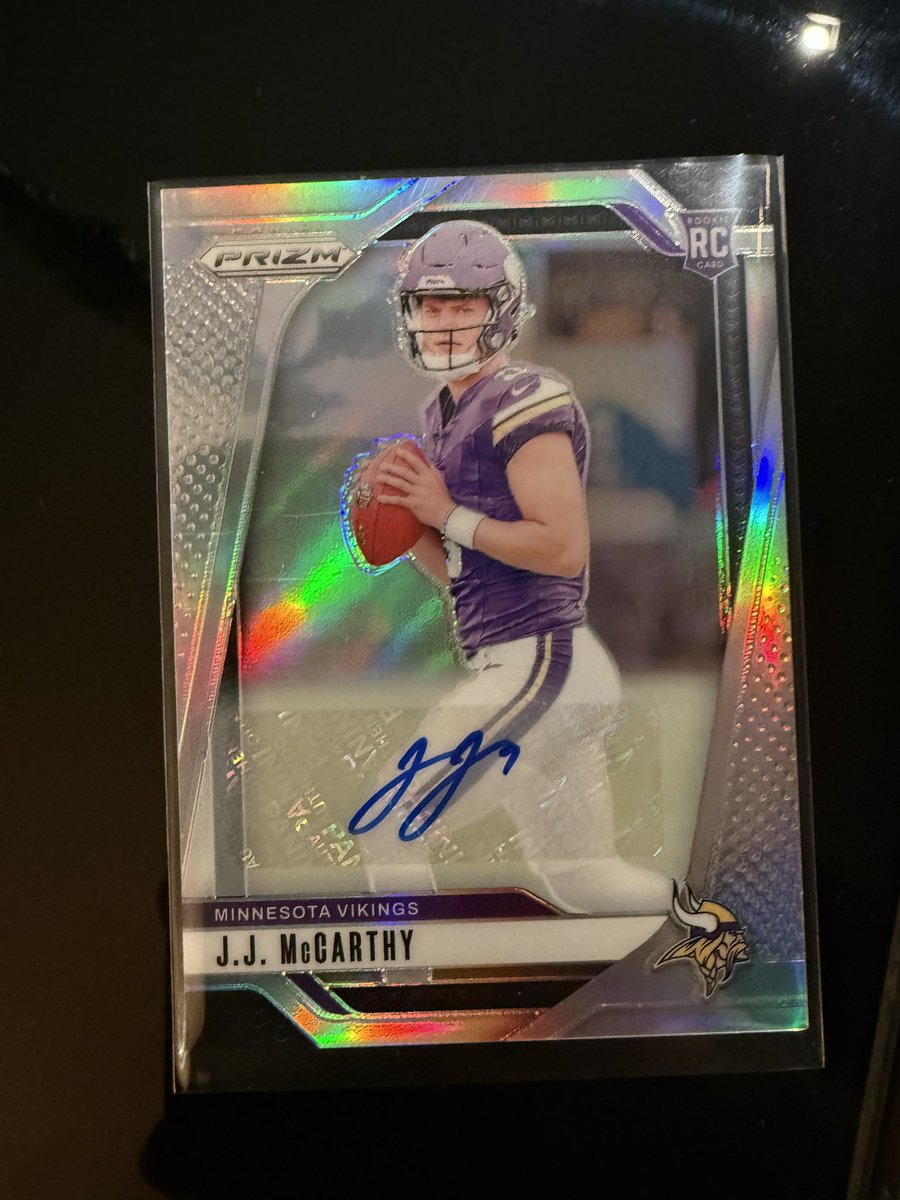 PatoPumas's tweet photo. @AcmePacks just pulled this JJ Mccarthy auto from a prizm hobby box. Any idea what it would sell for? https://t.co/sakjTjApGn