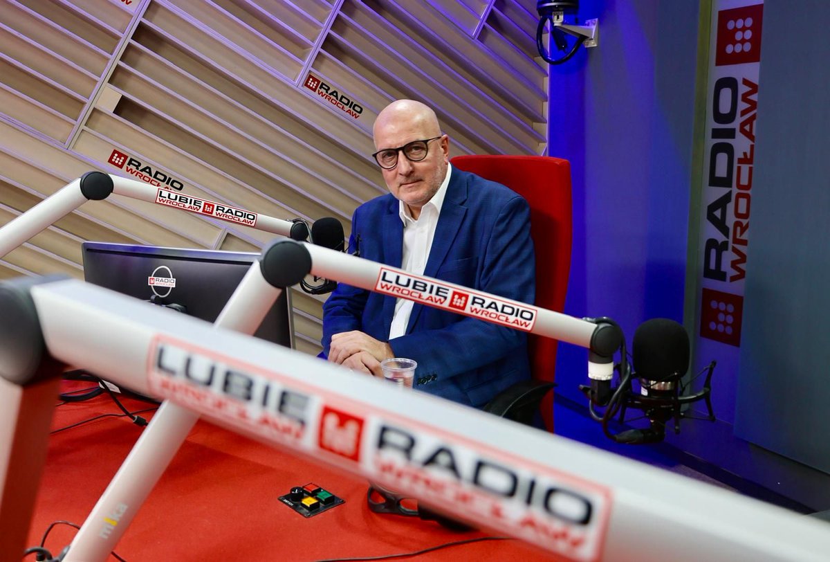 Rafał Dutkiewicz (@dutkiewiczrafal) on Twitter photo Jak zwykle miło było znów pojawić się w <a href="/prwpl/">Radio Wrocław</a>. Zachęcam do odsłuchania całej rozmowy
youtube.com/watch?v=HKa2UI… Jak zwykle miło było znów pojawić się w <a href="/prwpl/">Radio Wrocław</a>. Zachęcam do odsłuchania całej rozmowy
youtube.com/watch?v=HKa2UI…