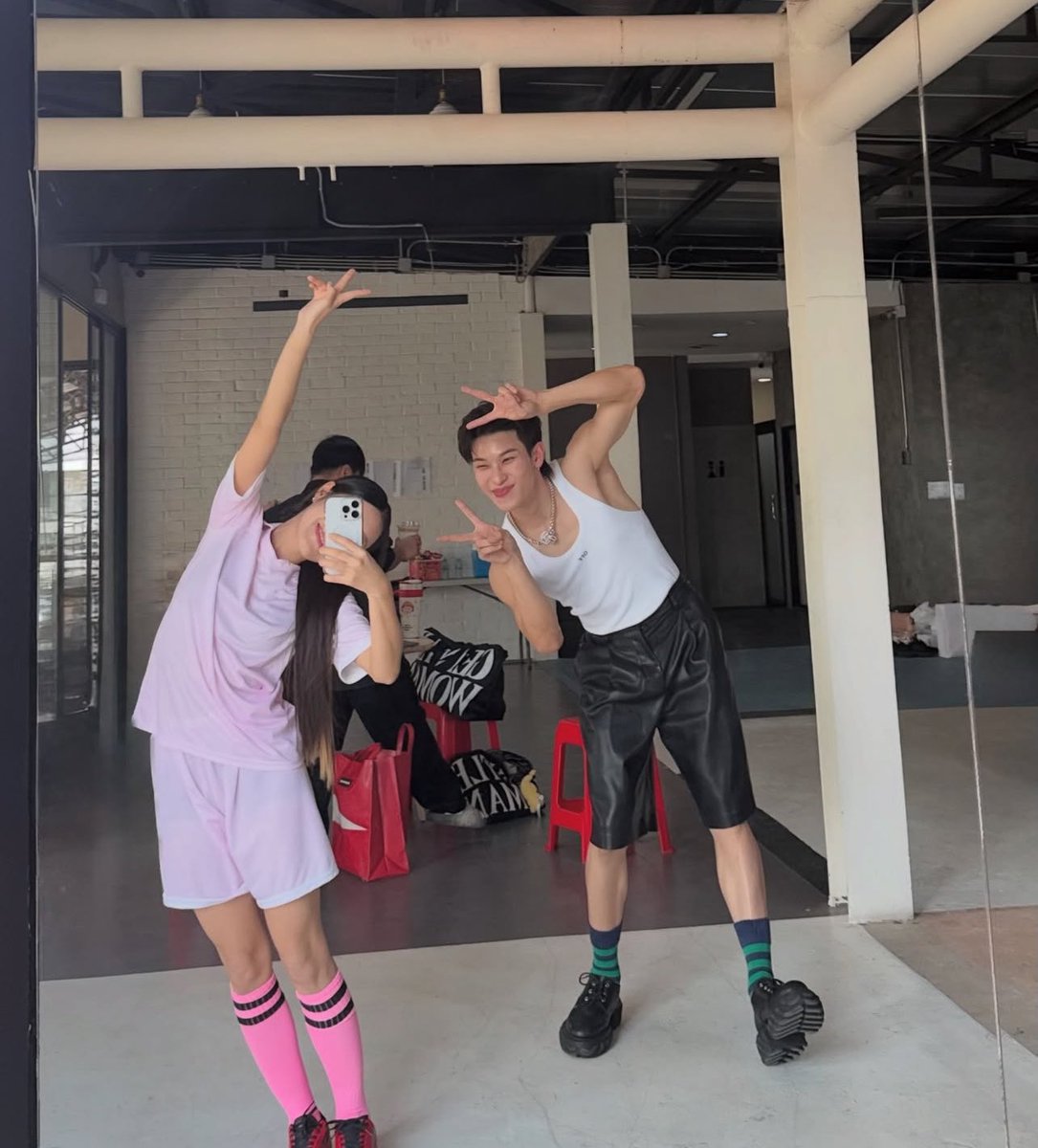 winniethewwen's tweet photo. i’ll be back to stream for him to reach 200k before 27/2!!! cuz i have to sleep now!!!!I I LOVE YOU ALL!!!!

OFFROAD FOUL 
#OFFROAD_ผิดแผนMV
#ออฟโรด #offroadKTP https://t.co/gUEkP53Q7A