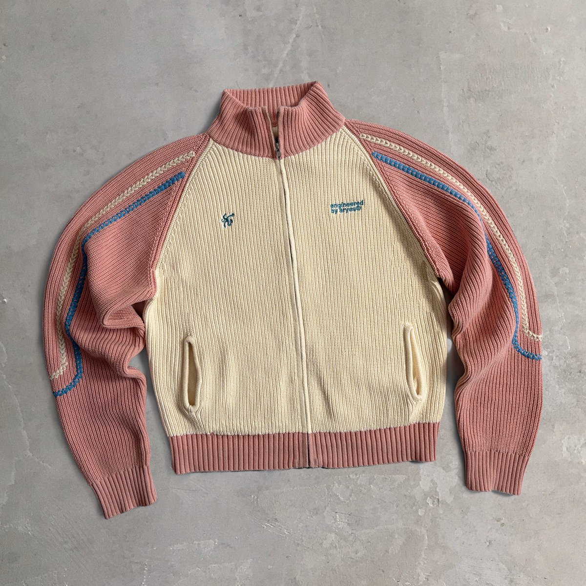 aryes_____'s tweet image. we are gifting a gilet in the rt 🔁