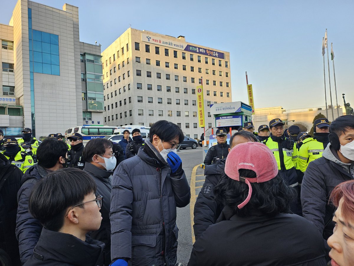 jeonga152391's tweet image. 화장실도 못 가게
문 막아버린 
#서울시교육청
#정근식교육감
진보도 없고
교육도 없고
인권도 없고😡😡😡