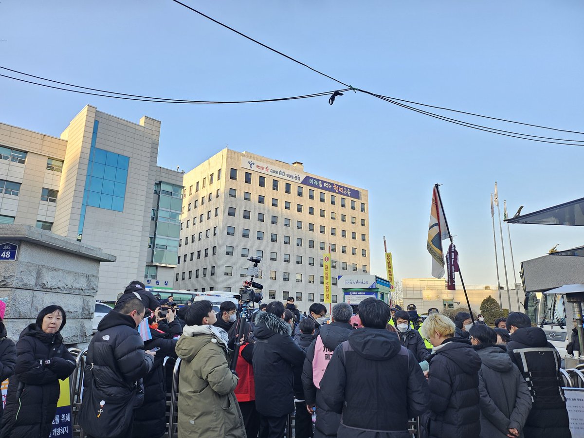 jeonga152391's tweet image. 화장실도 못 가게
문 막아버린 
#서울시교육청
#정근식교육감
진보도 없고
교육도 없고
인권도 없고😡😡😡