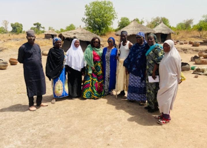 Wimnigeria's tweet photo. @Wimnigeria in Mining Nigeria team visits #Keana Town, #Nasarawa State.
To seek permission & support of the 'Osana' of Keana, and the LGC to embark on the Keana Salt Project, an initiative designed to reduce #genderbasedviolence by empowering #women economically.
#women #SGBV https://t.co/qBUKtFV1G0