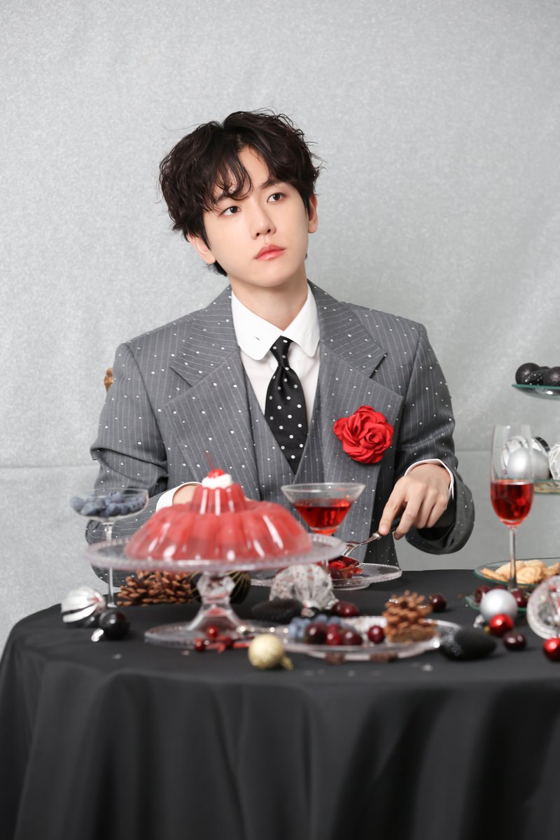 📸 ⊹⁺⸜ 추억이 하나 더 생기는 거야 ⸝⁺⊹ 🎁 큥망진창 대환장파티 Poster Behind Photo

weverse.io/baekhyun/media… 

#백현 #BAEKHYUN #큥망진창대환장파티