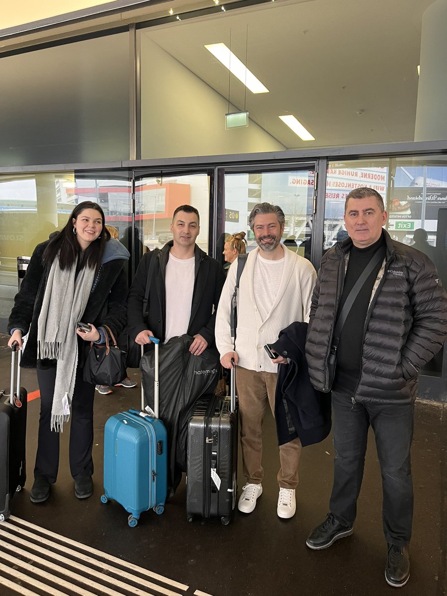 Serdareler4's tweet photo. Genç, dinamik, sporcu bir delegasyonla( kendimi de dahil ediyorum;;))...)Viyana kapılarına dayandık. Bundan sonrasını EHF düşünsün.😎😎🇹🇷🇹🇷🤾‍♀️🤾‍♂️ https://t.co/k9y6rN1A7e