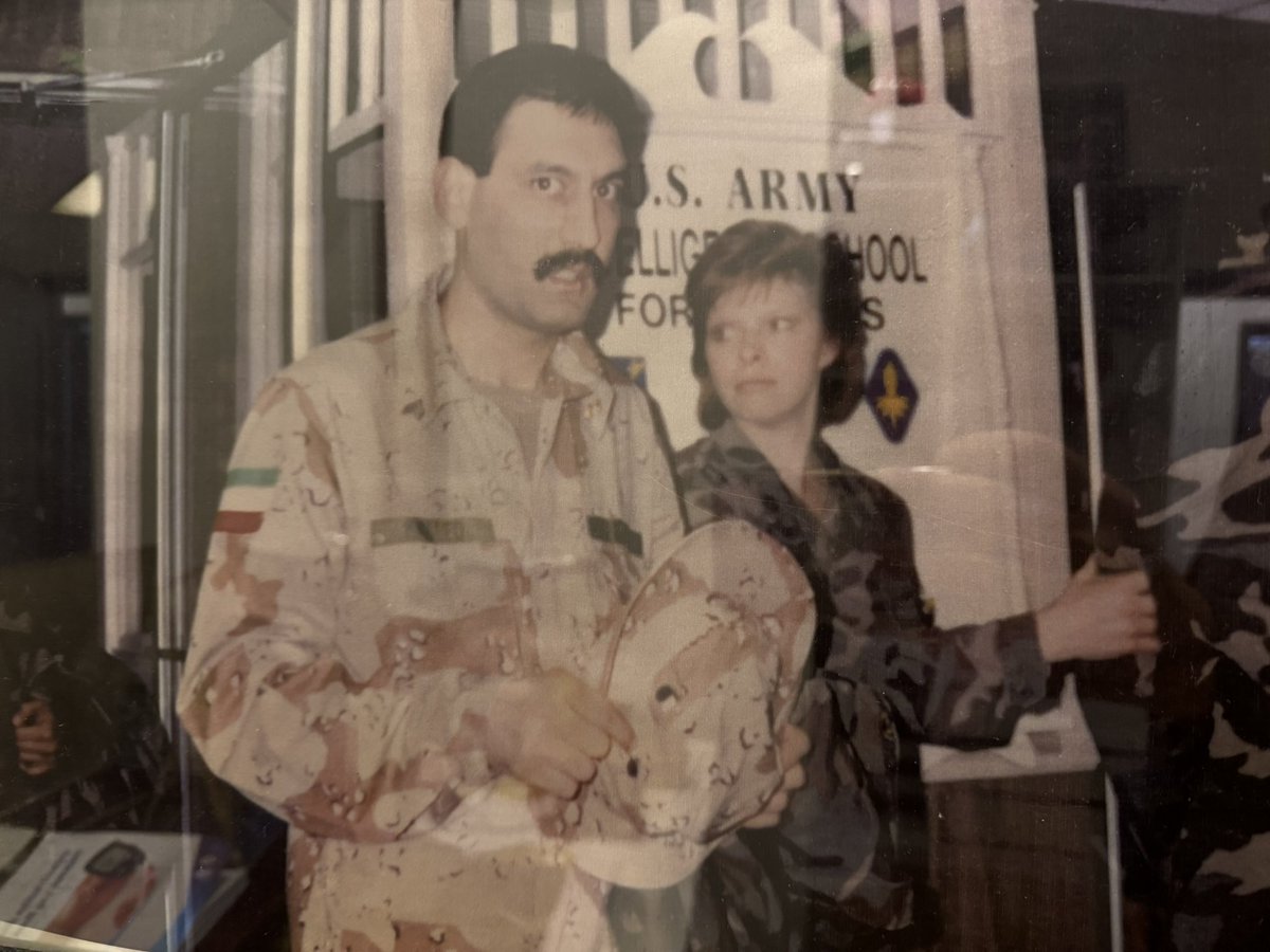 #يوم_التحرير 
#الغزو_العراقي_الغاشم 

قبل ٣٠ سنه افتخر اني كنت من ضمن  شباب الكويت الابطال  الذين شاركنا القوات الامريكيه ، تحت ظل علم بلادي 🇰🇼 جمعنا قوانا و انطلقنا لتحرير بلادنا مع جميع القوات في مثل هذه الايام البارده ودخلنا الأراضي العراقيه لاسر كتيبتين حمورابي والمدينه .