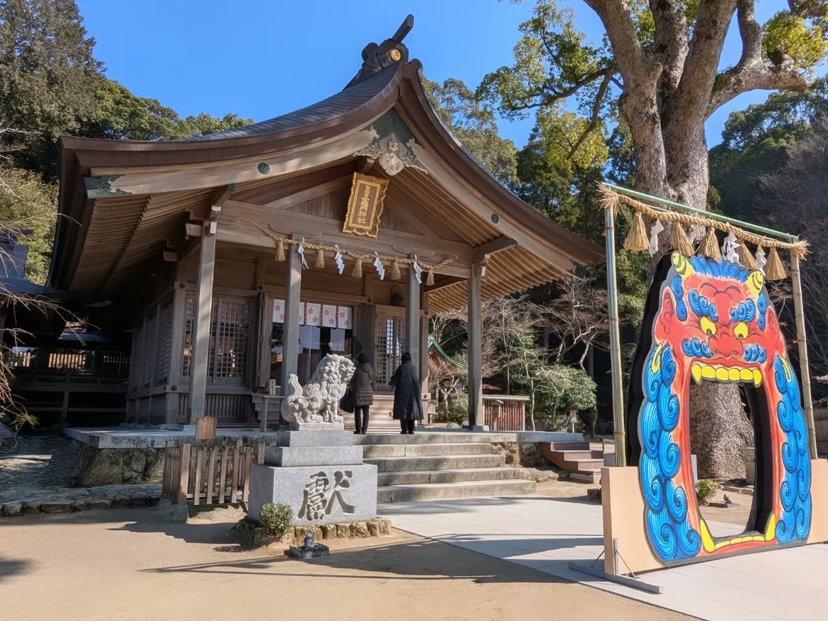 Pp1Zf1's tweet image. 初めて行った「竈門神社」
平日でも多くの方が参拝されてました⛩️
それにしても、久しぶりに通った大宰府駅前の通りは相変わらずの狭さと交通量。
かつて、自営の駐車場に手招きしていた爺ちゃん婆ちゃんは、誘導灯と料金表示のパネルを持っている仕様にバージョンアップしてました🤣
#竈門神社