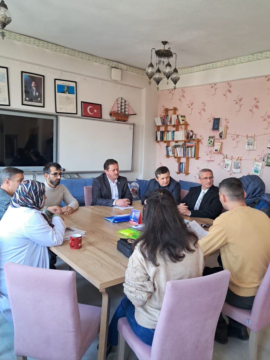 konyamem's tweet photo. Türkiye Yüzyılı Maarif Modeli İl İzleme Komisyonu Meram Osman Gazi Ortaokulunu ziyaret ederek okul yöneticileri, öğretmenler ve öğrencilerimiz ile Maarif Modeli kapsamında yapılan çalışmalar hakkında istişarelerde bulundular.

#TürkiyeYüzyılıMaarifModeli

@tcmeb @Yusuf__Tekin @TCKonyaValiligi @Vali_Akin @Konyabuyuksehir @farukyelkenci @u_ibrahim_altay @gokhanmurat1 @meramMEM  #BizimOkulumuz #BaşarmayaHazırım #Konyamem