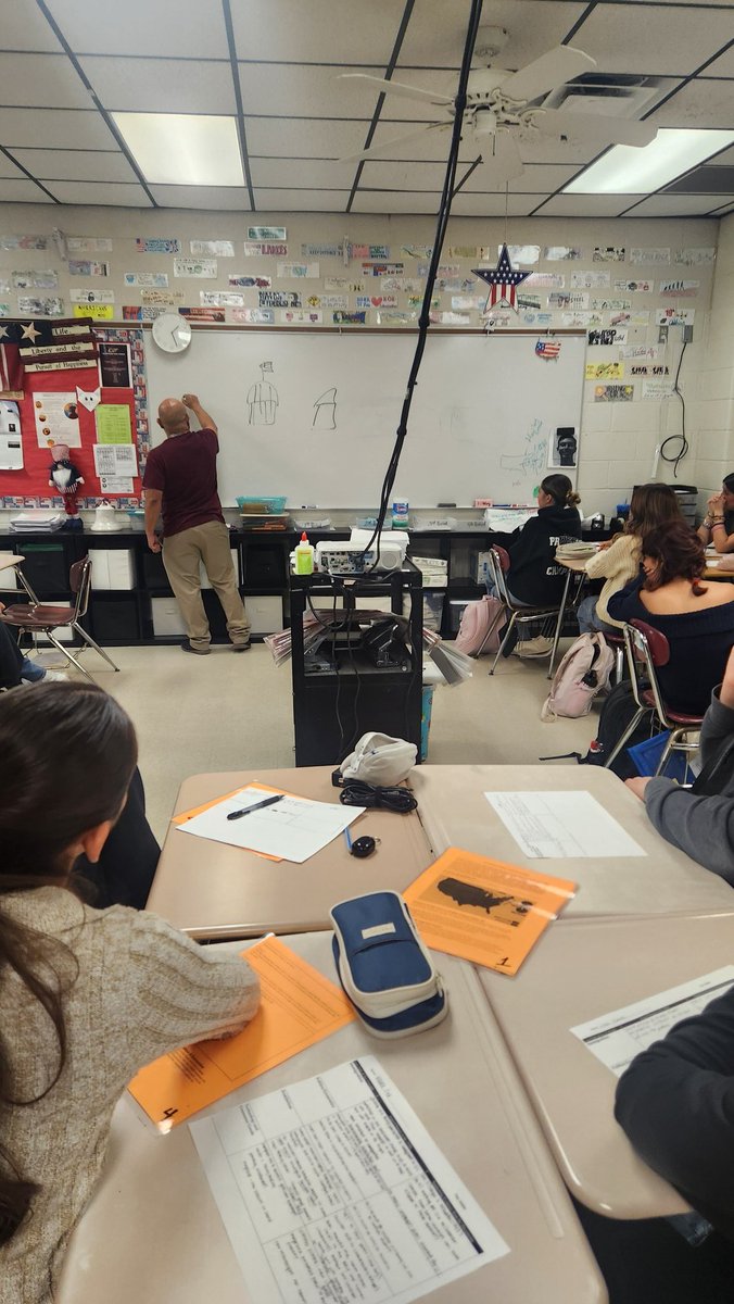 VeronicaMGaytan's tweet image. When APUSH combines with AP Macroeconomics, our students connect the dots between historical events and economic theories! Great team teaching today! #lfhssocialstudies #apteam #striveforafive