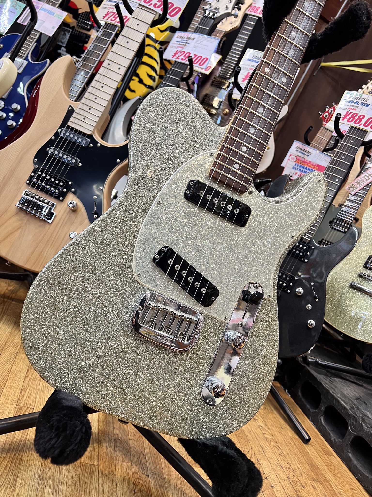 ジョージモデル テレキャスタイプ ギター Fenderからジョージ・ハリスンのキャリアを称える限定