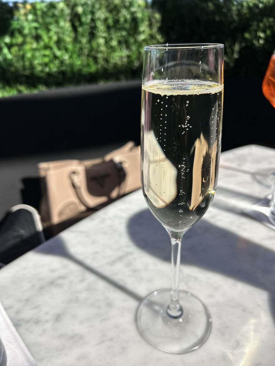 VeGaS1515's tweet photo. RH rooftop birthday brunch #49✨🥂🍾 https://t.co/iAgPQbRdYS