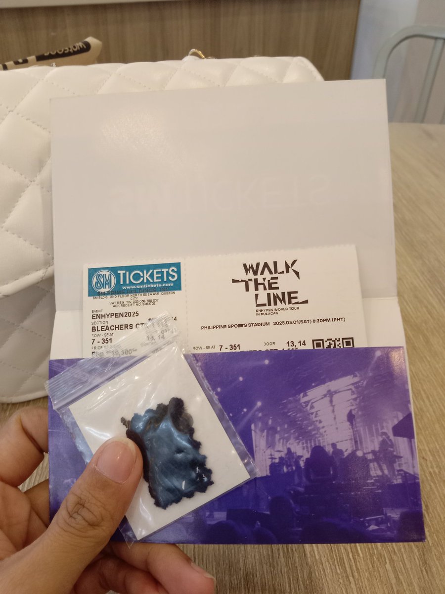 sun_ookm's tweet photo. Got my walk the line tix ๐ Thank you so much po @93tpwk and dun sa kasama mo, di ko natanong name ๐ญ Tank you din sa freebie ๐ ingat po kayo!
See u on Saturday my sevEN @ENHYPEN_members https://t.co/Q8ovSUFO1Y
