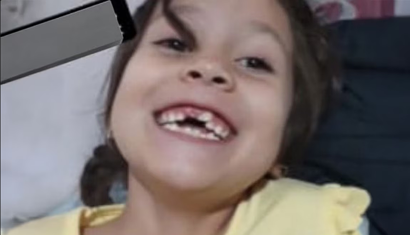 Noticias24arg's tweet photo. 🔴 HORROR EN LA PLATA:
Mataron a una nena de tan solo 7 años que quedó en medio de un robo. Por el hecho, fueron detenidos dos delincuentes adolescentes de 14 y 17 años, como presuntos autores
En la noche de este martes se produjo la muerte de una niña de tan solo 7 añitos en la provincia de Buenos Aires, cuyo gobierno de Axel Kicillof tiene una ola de delincuencia extrema en crecimiento.
Según las autoridades del lugar el hecho ocurrió cuando un grupo de delincuentes sustrajo un Fiat Palio rojo donde se hallaba una niña de 7 años en su interior. El hecho ocurrió en la puerta del mayorista "El Nene", en la intersección de 72 y 24, ubicado en el barrio Altos de San Lorenzo, en La Plata.
Luego del robo, los delincuentes arrastraron a la menor identificada como Kim Gómez, quien murió a causa de las heridas fatales.
En cuanto se produjo el robo del vehículo, la madre de la víctima corrió detrás del mismo gritando que estaba su hija en el interior. Fuentes del caso afirmaron que a partir de las pericias se determinará si la nena se asustó e intentó escapar con el auto en movimiento o si los ladrones la empujaron y falleció a causa del choque.
Luego de escapar en el auto, los delincuentes impactaron contra un poste de luz y cayeron en una zanja para luego fugarse corriendo por un descampado. Al llegar al lugar, los efectivos hallaron el cuerpo de la nena debajo del vehículo.
En cuanto se dio aviso policial sobre los fugitivos, los efectivos los buscaron por la zona e incluso se hizo uso de un helicóptero. Finalmente, el papá del menor de 14 años fue quien lo entregó e informó a los policías que su hijo había cometido el delito junto a un amigo.
El caso se encuentra a cargo de la fiscal Eugenia Di Lorenzo, de la Fiscalía 17 de La Plata, quien ordenó analizar las cámaras de seguridad del municipio para esclarecer lo sucedido.
Lamentablemente la niñita de nombre Kim Gómez de tan solo 7 años, murió durante el robo de un auto en La Plata.